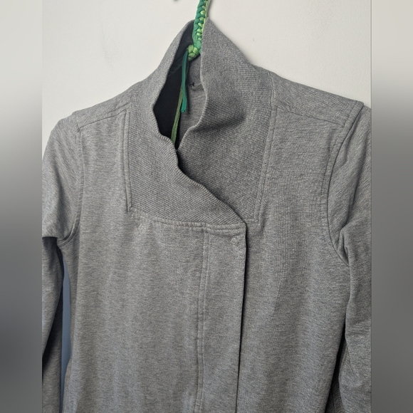 Lululemon Belle Wrap Sweater Gray Color Size 2 Pockets Style Number: W4ADXS - Picture 3 of 16